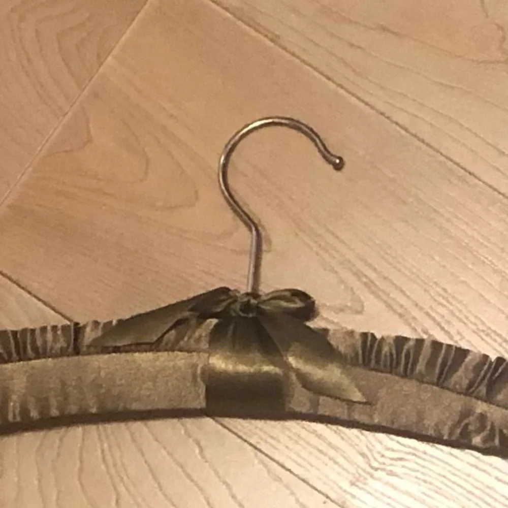 1 Silky brown padded hanger with bow. 💐promo 5 items / $50. Add to ur bundle